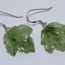 Сережки, листочки смородины.