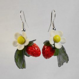 Серьги из камня. Землянички.