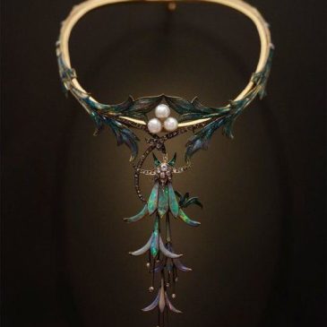 Колье Альфонса Мухи в стиле модерн, 1905 год.